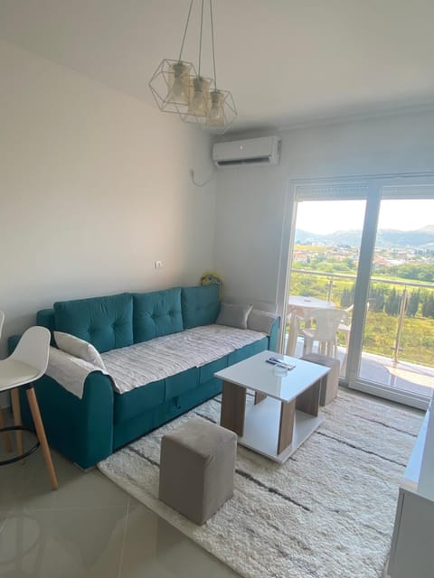 Living room, Seating area, air conditioner