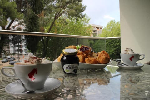 Balcony/Terrace, Balcony/Terrace, Food and drinks, Food, Continental breakfast