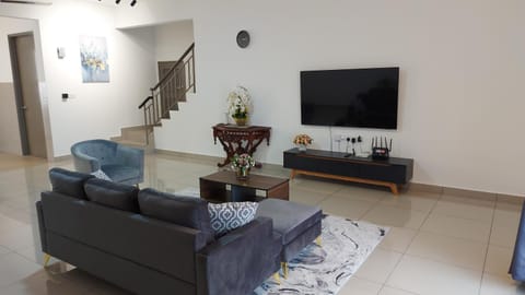 Living room, Seating area, Evening entertainment