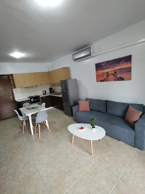 Kitchen or kitchenette, Living room, Seating area, Dining area, air conditioner