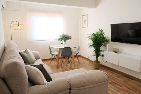 Communal lounge/ TV room, TV and multimedia, Living room, Seating area