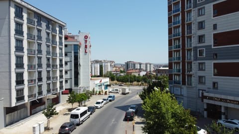 Day, City view, Street view, Location, Parking