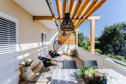 Day, Garden, View (from property/room), Balcony/Terrace, Living room, Seating area, Garden view