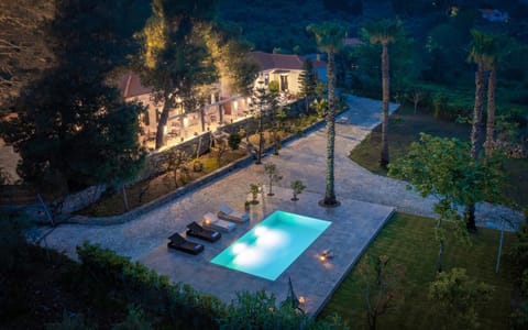 Property building, Garden, Swimming pool