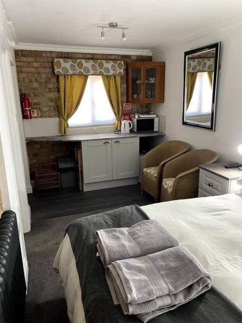 TV and multimedia, Photo of the whole room, Seating area, Bedroom, minibar