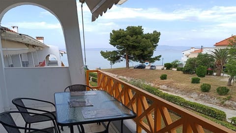 View (from property/room), Balcony/Terrace, Garden view, Sea view