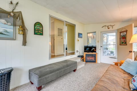 Walk to Lake Huron Pet-Friendly Caseville Cottage House in Michigan