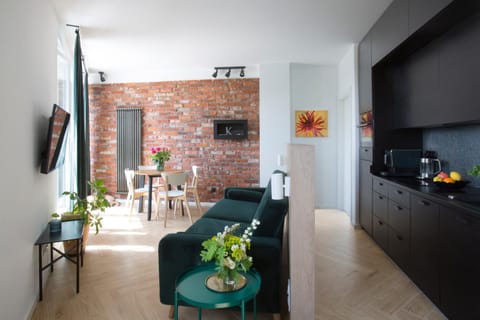 TV and multimedia, Kitchen or kitchenette, Living room, Seating area, flat iron