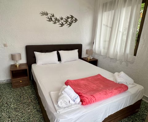 Bed, towels