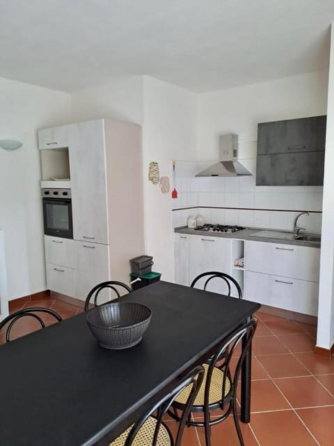 Kitchen or kitchenette, Dining area, pet friendly, stove