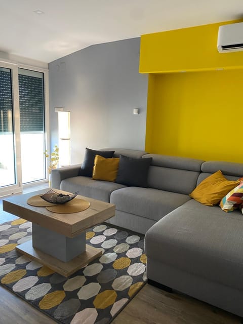 Living room, Seating area, air conditioner