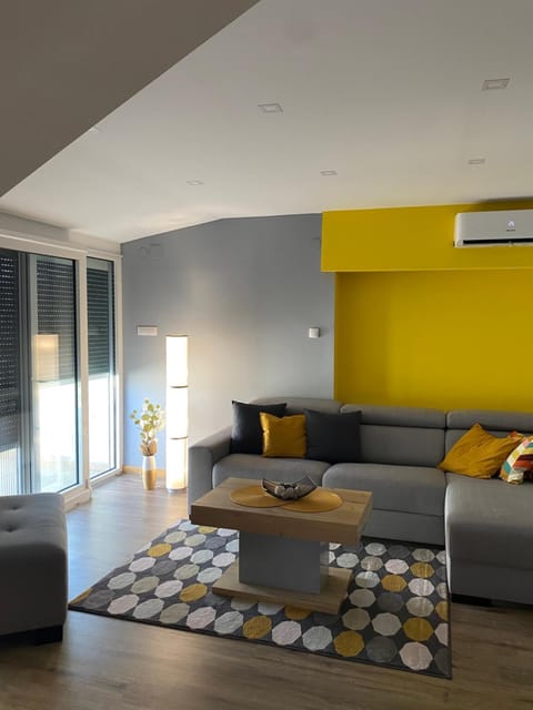 Living room, Seating area, air conditioner