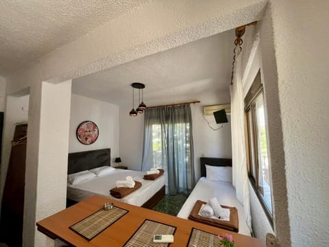 Bed, TV and multimedia, Photo of the whole room, Bedroom, air conditioner