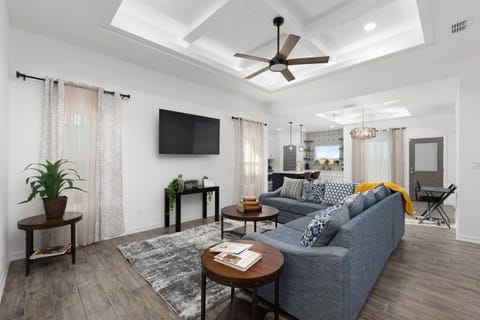 Communal lounge/ TV room, TV and multimedia, Living room, Seating area, Evening entertainment, fireplace