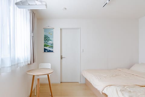 Bed, Dining area, Bedroom