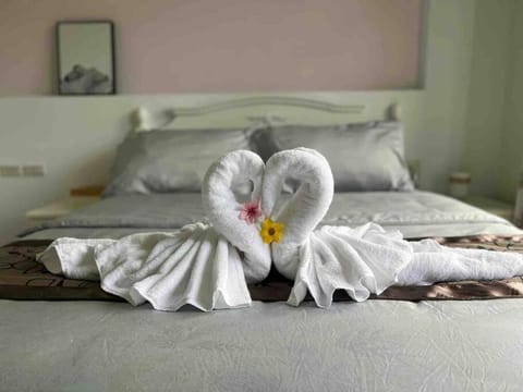 Bed, Photo of the whole room, Bedroom, towels