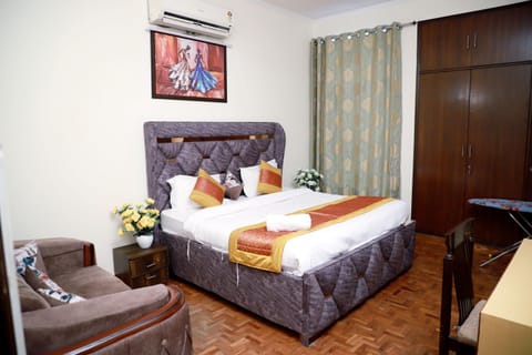 Bed, Photo of the whole room, Bedroom