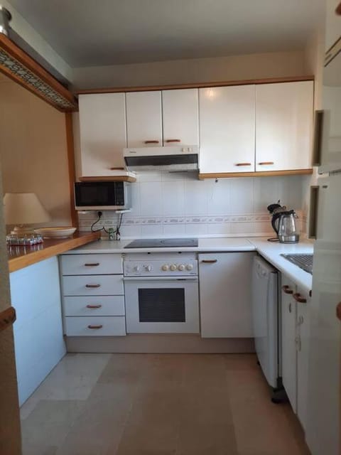 Cozy and inexpensive apartments nearly sea,tennis,bars and other Apartment in Costa del Sol