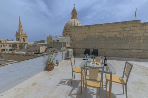 Stylish Valletta 2 bedroom City Centre Apartment with Terrace and Views Apartment in Valletta