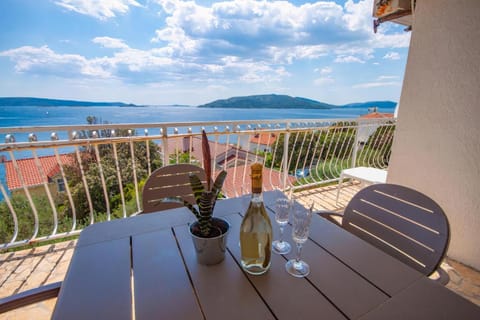 Day, View (from property/room), Balcony/Terrace, Dining area, Sea view