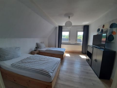 TV and multimedia, Photo of the whole room, Bedroom