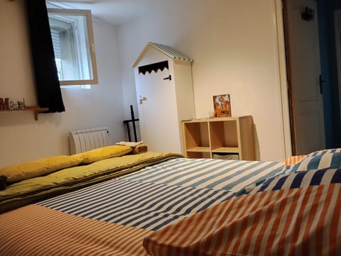 Photo of the whole room, Bedroom