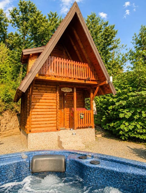 Property building, Karaoke, On site