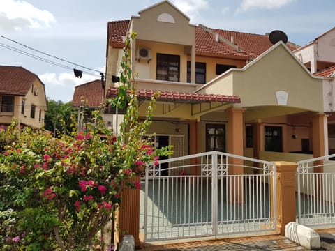 Property building, Day, View (from property/room), Balcony/Terrace