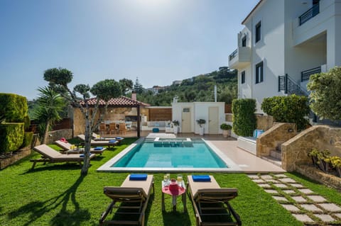 Property building, Swimming pool, Swimming pool