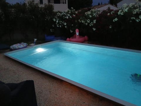 Location Saisonnière Villa House in Uzes