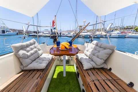 Day, Neighbourhood, Natural landscape, View (from property/room), View (from property/room), Balcony/Terrace, Living room, Photo of the whole room, Seating area, Sea view, Sea view