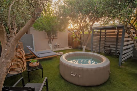 Garden, Hot Tub, Garden view