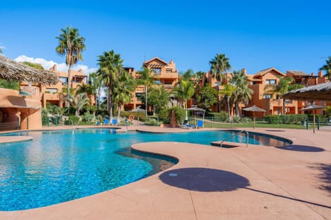 Swimming pool, Swimming pool, sunbed