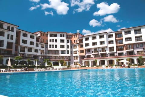 Day, Swimming pool, sunbed