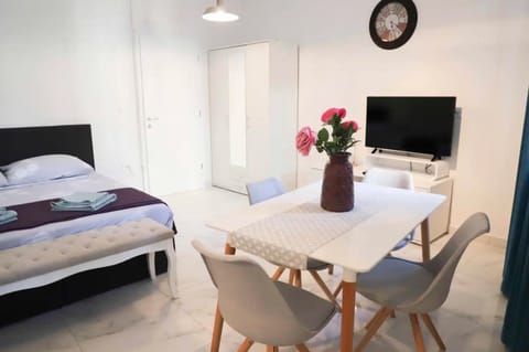 VERANO STUDIO steps from Kolovare Beach Apartment in Zadar