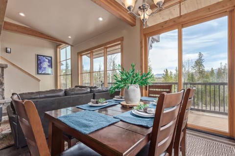 Incredible 3BR Tranquil Setting & Space to Spare House in Wildernest