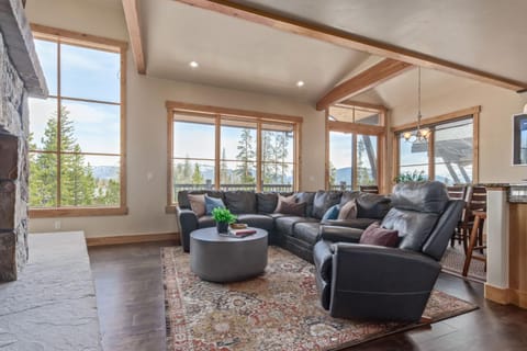 Incredible 3BR Tranquil Setting & Space to Spare House in Wildernest