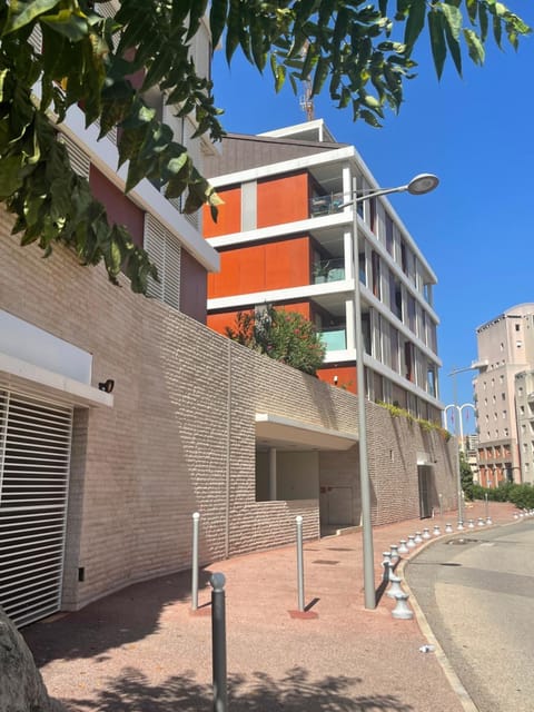 Monaco Monte-Carlo door step - Luxury Apartment - 2 Bedrooms 2 Bathrooms - Superb Modern Fully Equipped Apartment in Cap-d'Ail