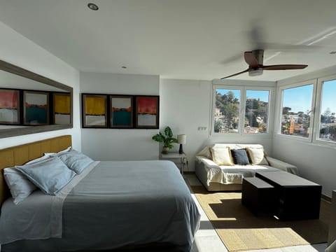 Bed, Living room, Photo of the whole room, Bedroom, Garden view, Sea view