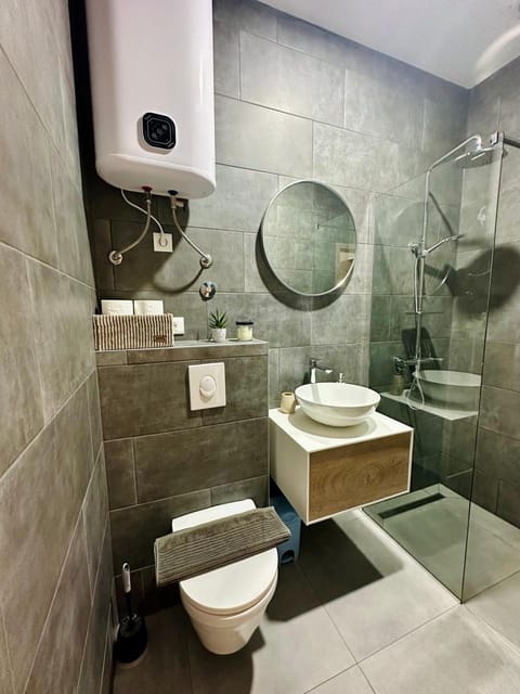 Shower, Toilet, Bathroom
