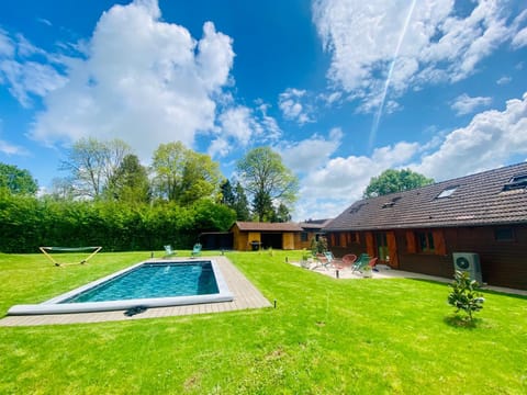 Property building, Spring, Day, Natural landscape, Garden, Garden, Balcony/Terrace, Garden view, Pool view, Swimming pool, Swimming pool, sunbed