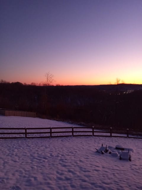 GREAT Little Guest Suite with Private Entry & Deck! Pet Friendly & 30 Mins to Nashville! Vacation rental in Tennessee