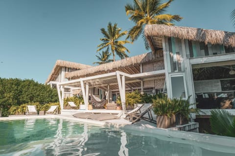 Shower, Facade/entrance, Natural landscape, Swimming pool, Swimming pool, sunbed