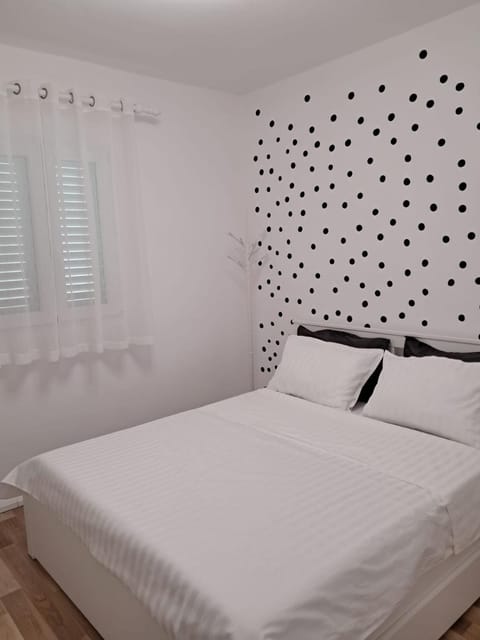 Apartman-Kuzminski-Kraje14 Apartment in Šibenik-Knin County, Croatia