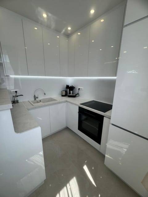 Living room, dishwasher, oven, kitchen