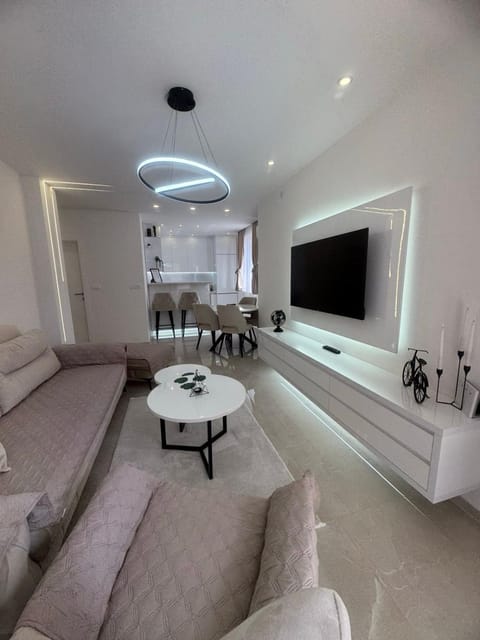 Bed, TV and multimedia, Living room, Seating area, kitchen, air conditioner