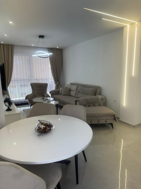 TV and multimedia, Living room, Seating area, Dining area, air conditioner