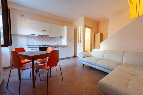 Kitchen or kitchenette, Dining area, stove