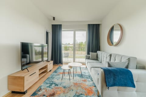 TV and multimedia, Living room, Seating area, Evening entertainment