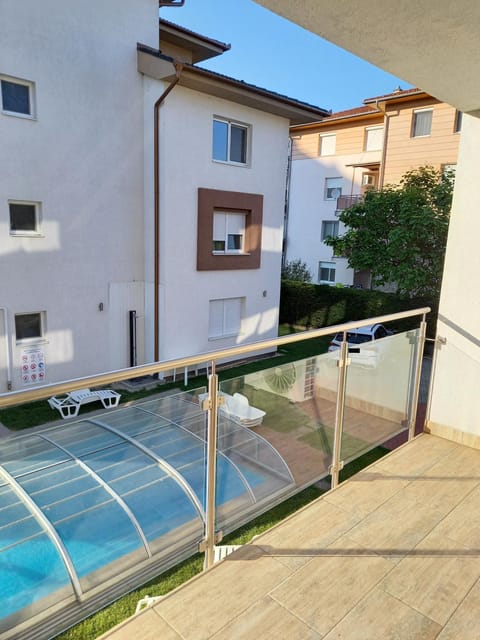 Balcony/Terrace, Pool view, Swimming pool